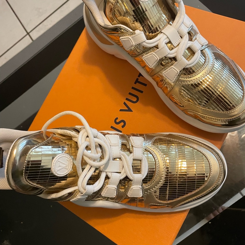 White and gold arch light sneaker - Picture 3 of 5